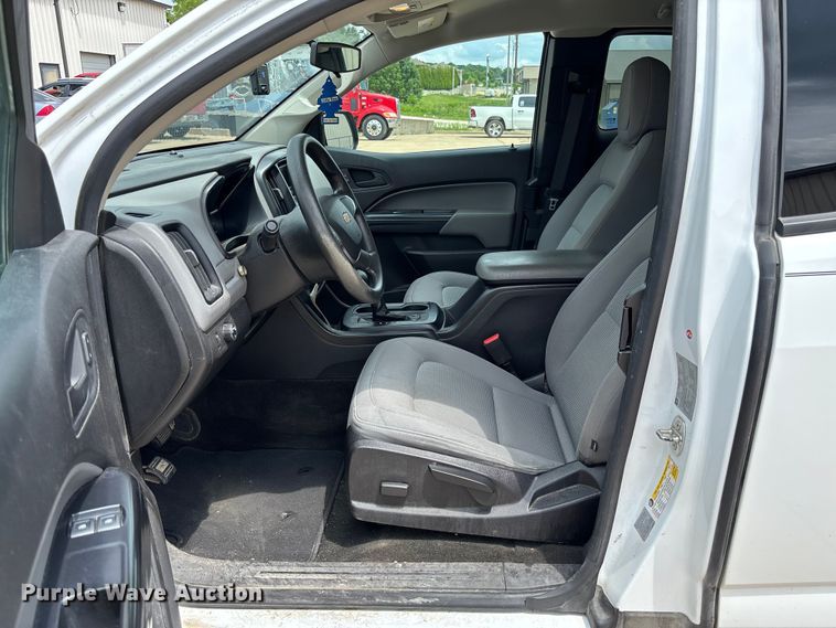 image for item FC5828 2017 Chevrolet Colorado Ext. Cab pickup truck