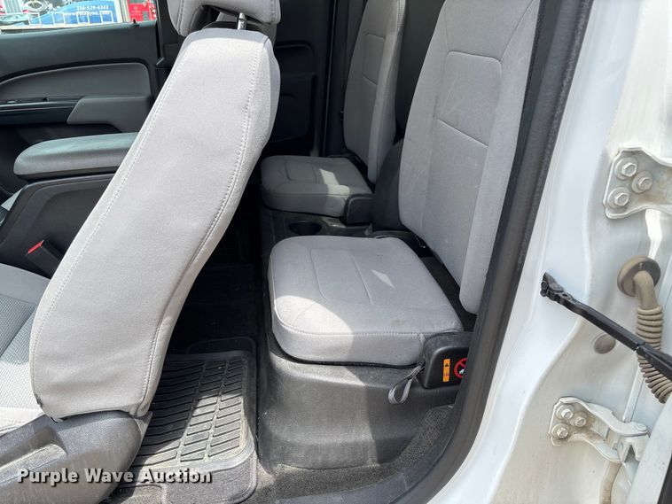 image for item FC5828 2017 Chevrolet Colorado Ext. Cab pickup truck