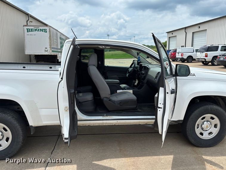 image for item FC5828 2017 Chevrolet Colorado Ext. Cab pickup truck