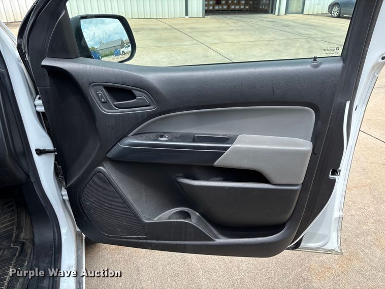 image for item FC5828 2017 Chevrolet Colorado Ext. Cab pickup truck