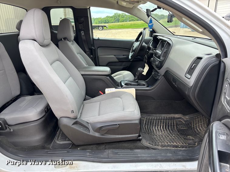 image for item FC5828 2017 Chevrolet Colorado Ext. Cab pickup truck