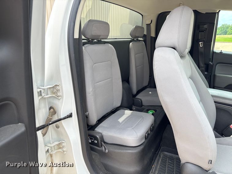 image for item FC5828 2017 Chevrolet Colorado Ext. Cab pickup truck