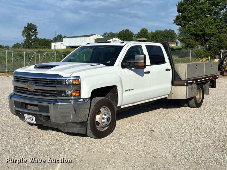 image for item FC5836 2018 Chevrolet Silverado 3500 HD Crew Cab flatbed pickup truck