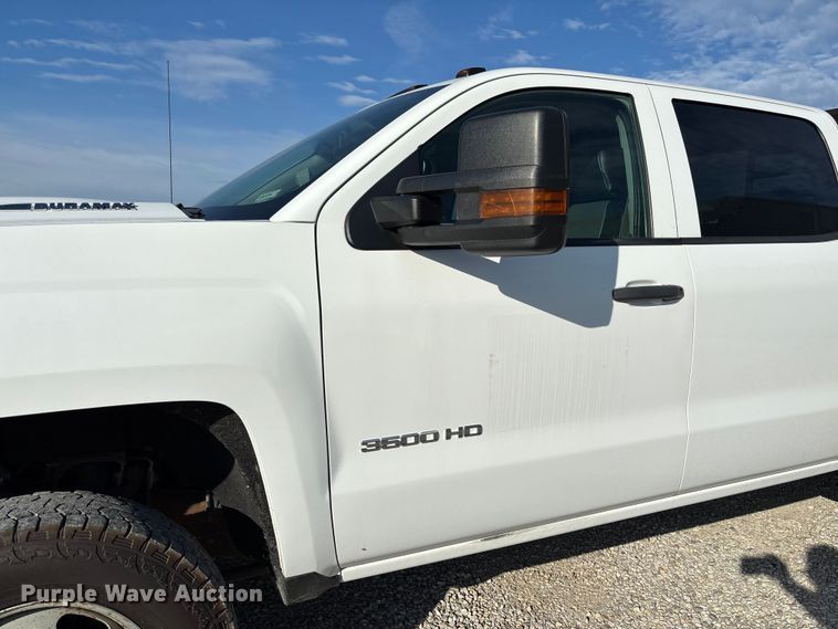 image for item FC5836 2018 Chevrolet Silverado 3500 HD Crew Cab flatbed pickup truck