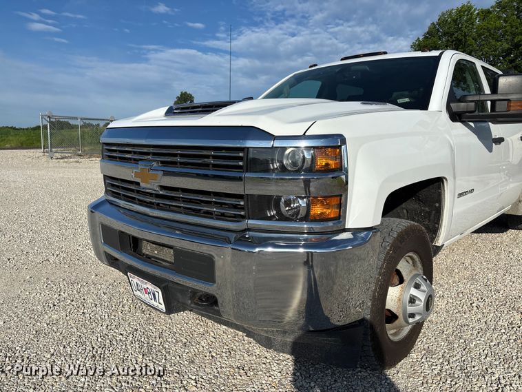 image for item FC5836 2018 Chevrolet Silverado 3500 HD Crew Cab flatbed pickup truck