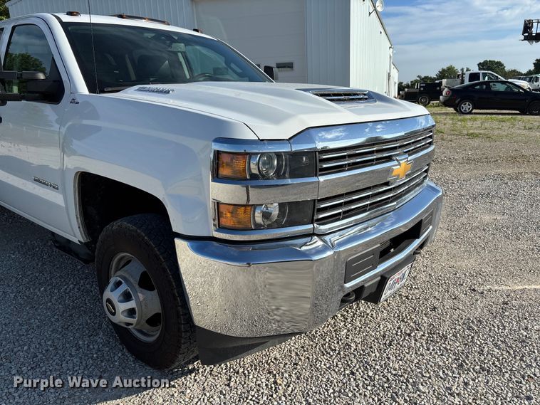 image for item FC5836 2018 Chevrolet Silverado 3500 HD Crew Cab flatbed pickup truck