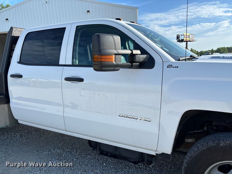image for item FC5836 2018 Chevrolet Silverado 3500 HD Crew Cab flatbed pickup truck