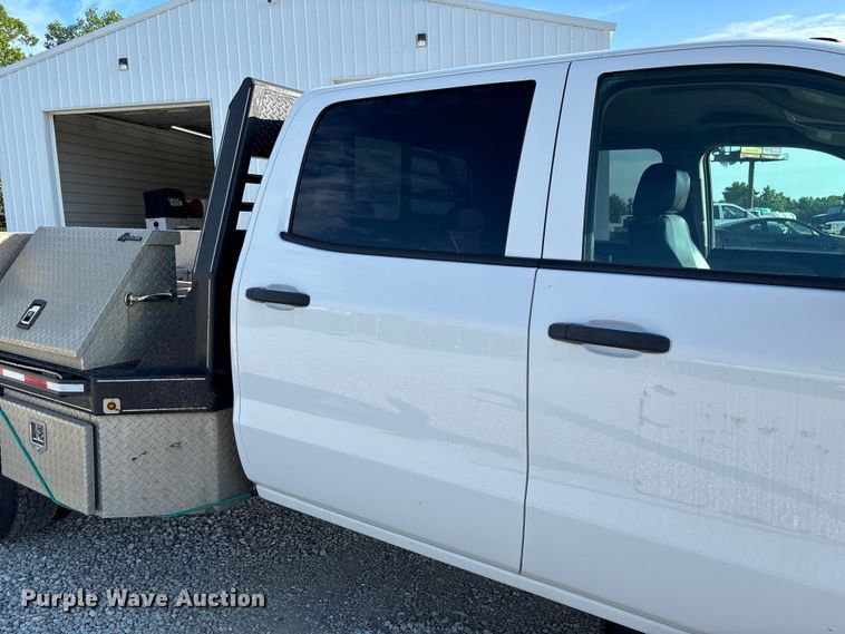 image for item FC5836 2018 Chevrolet Silverado 3500 HD Crew Cab flatbed pickup truck