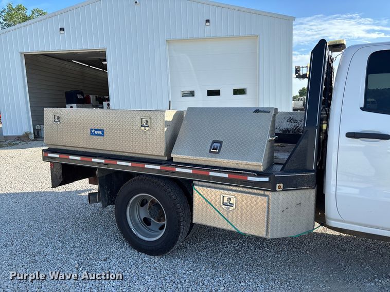 image for item FC5836 2018 Chevrolet Silverado 3500 HD Crew Cab flatbed pickup truck