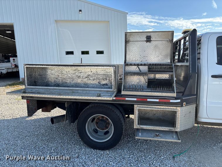 image for item FC5836 2018 Chevrolet Silverado 3500 HD Crew Cab flatbed pickup truck
