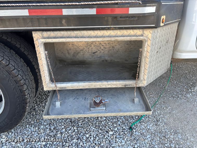 image for item FC5836 2018 Chevrolet Silverado 3500 HD Crew Cab flatbed pickup truck
