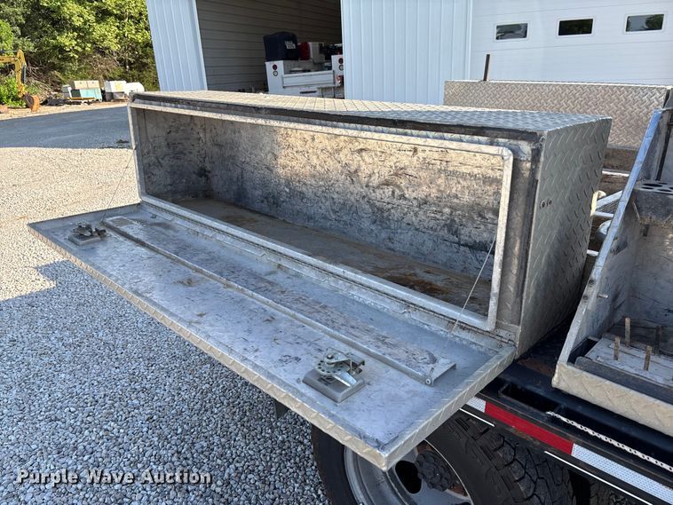 image for item FC5836 2018 Chevrolet Silverado 3500 HD Crew Cab flatbed pickup truck