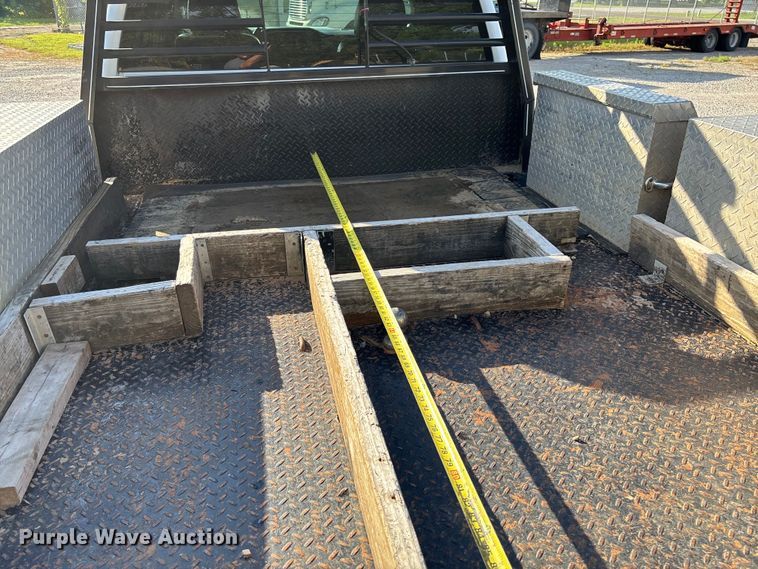 image for item FC5836 2018 Chevrolet Silverado 3500 HD Crew Cab flatbed pickup truck