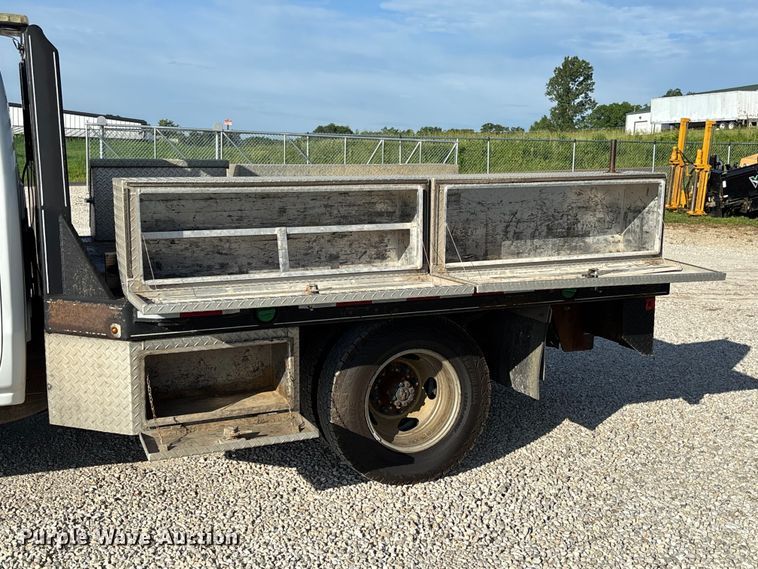 image for item FC5836 2018 Chevrolet Silverado 3500 HD Crew Cab flatbed pickup truck