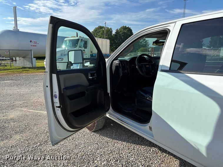 image for item FC5836 2018 Chevrolet Silverado 3500 HD Crew Cab flatbed pickup truck
