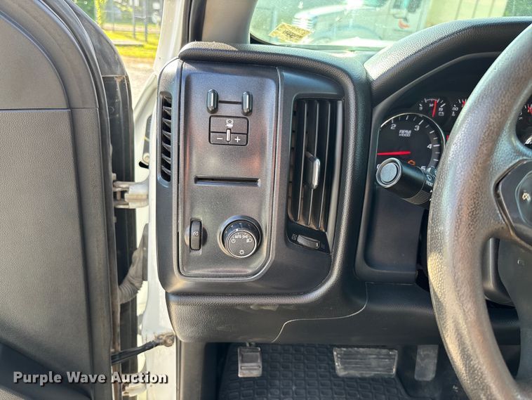 image for item FC5836 2018 Chevrolet Silverado 3500 HD Crew Cab flatbed pickup truck