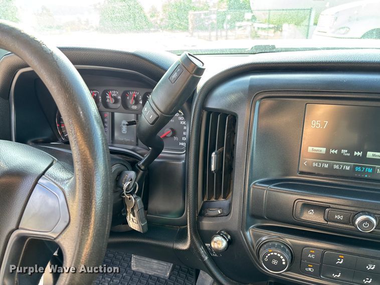 image for item FC5836 2018 Chevrolet Silverado 3500 HD Crew Cab flatbed pickup truck