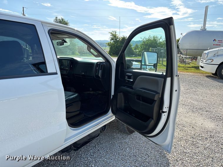 image for item FC5836 2018 Chevrolet Silverado 3500 HD Crew Cab flatbed pickup truck
