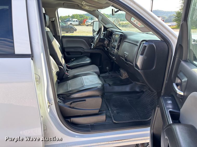 image for item FC5836 2018 Chevrolet Silverado 3500 HD Crew Cab flatbed pickup truck