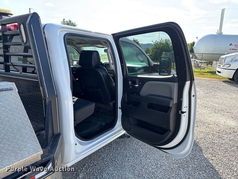 image for item FC5836 2018 Chevrolet Silverado 3500 HD Crew Cab flatbed pickup truck