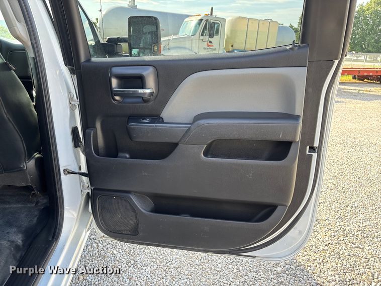 image for item FC5836 2018 Chevrolet Silverado 3500 HD Crew Cab flatbed pickup truck