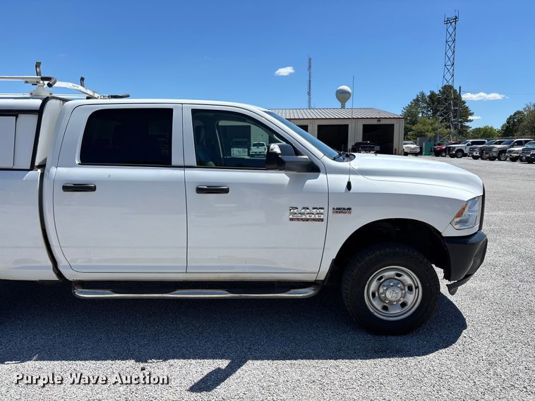 image for item FG0348 2016 RAM 2500 Heavy Duty Crew Cab pickup truck