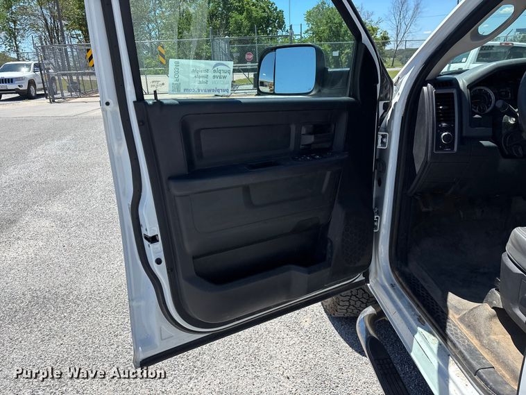 image for item FG0348 2016 RAM 2500 Heavy Duty Crew Cab pickup truck