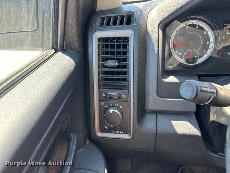 image for item FG0348 2016 RAM 2500 Heavy Duty Crew Cab pickup truck