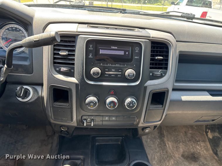 image for item FG0348 2016 RAM 2500 Heavy Duty Crew Cab pickup truck