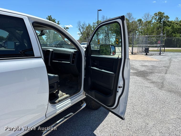 image for item FG0348 2016 RAM 2500 Heavy Duty Crew Cab pickup truck