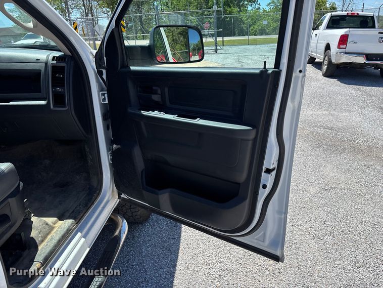 image for item FG0348 2016 RAM 2500 Heavy Duty Crew Cab pickup truck