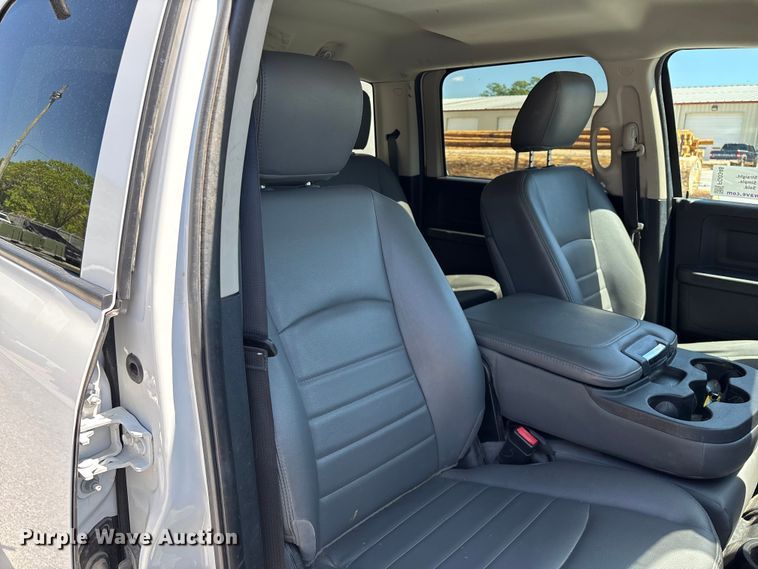 image for item FG0348 2016 RAM 2500 Heavy Duty Crew Cab pickup truck