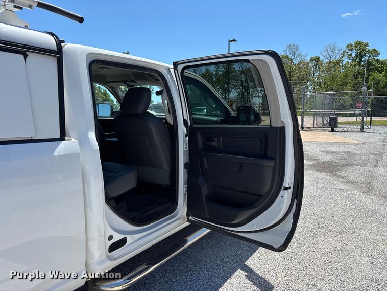 image for item FG0348 2016 RAM 2500 Heavy Duty Crew Cab pickup truck