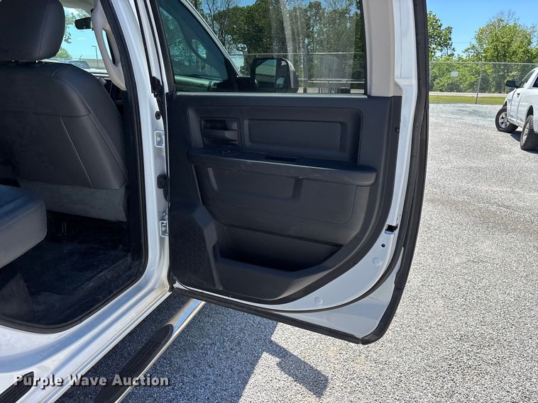 image for item FG0348 2016 RAM 2500 Heavy Duty Crew Cab pickup truck