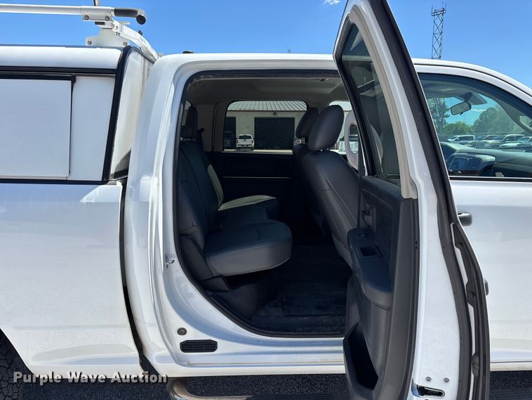 image for item FG0348 2016 RAM 2500 Heavy Duty Crew Cab pickup truck