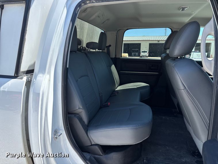 image for item FG0348 2016 RAM 2500 Heavy Duty Crew Cab pickup truck