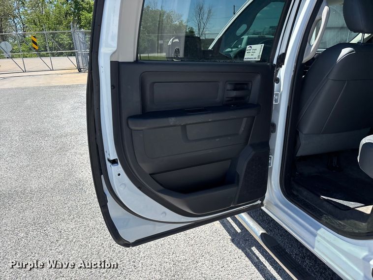image for item FG0348 2016 RAM 2500 Heavy Duty Crew Cab pickup truck