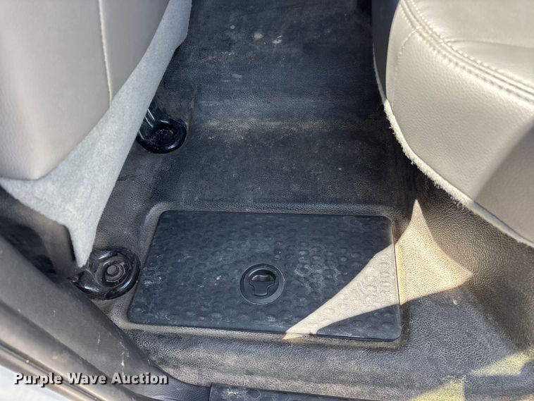 image for item FG0348 2016 RAM 2500 Heavy Duty Crew Cab pickup truck