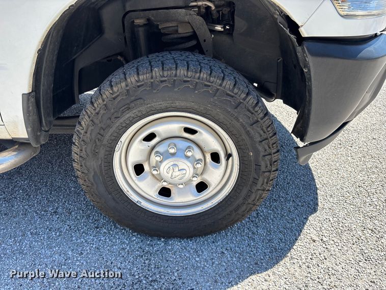image for item FG0348 2016 RAM 2500 Heavy Duty Crew Cab pickup truck