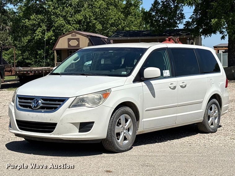 image for item FG0369 2009 Volkswagen Routan van