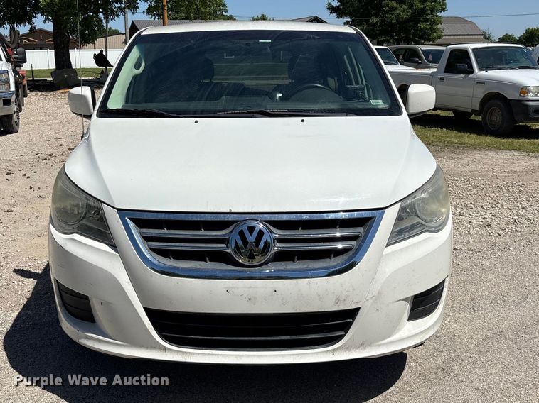 image for item FG0369 2009 Volkswagen Routan van