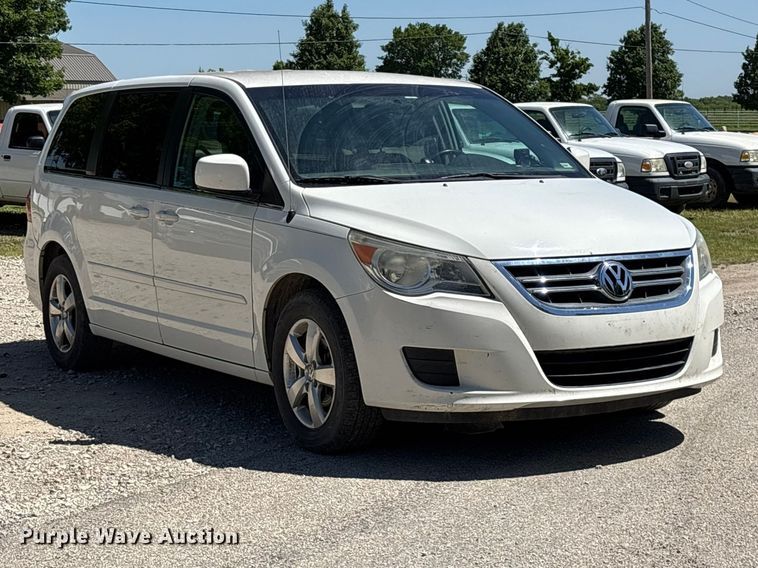 image for item FG0369 2009 Volkswagen Routan van