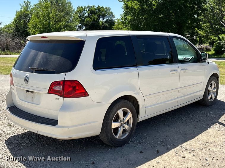 image for item FG0369 2009 Volkswagen Routan van