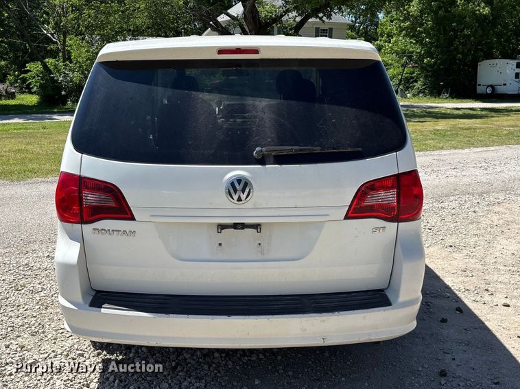 image for item FG0369 2009 Volkswagen Routan van
