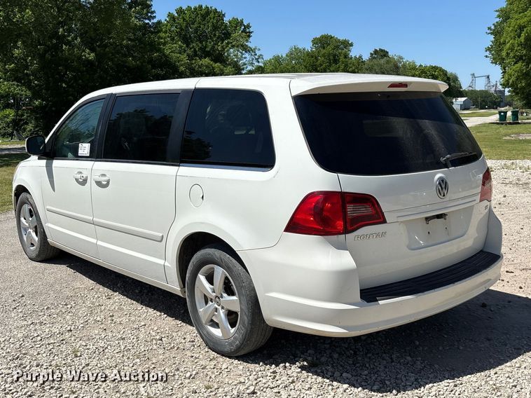 image for item FG0369 2009 Volkswagen Routan van