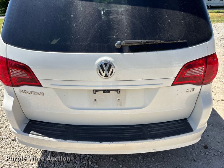 image for item FG0369 2009 Volkswagen Routan van