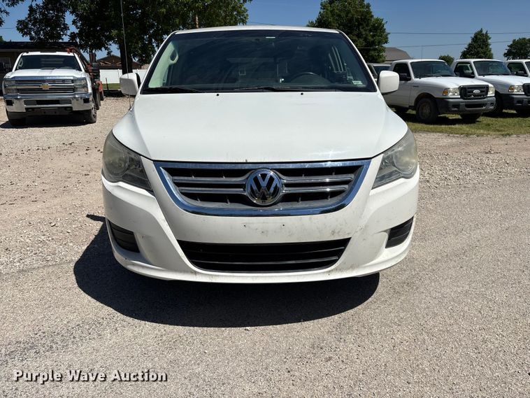 image for item FG0369 2009 Volkswagen Routan van