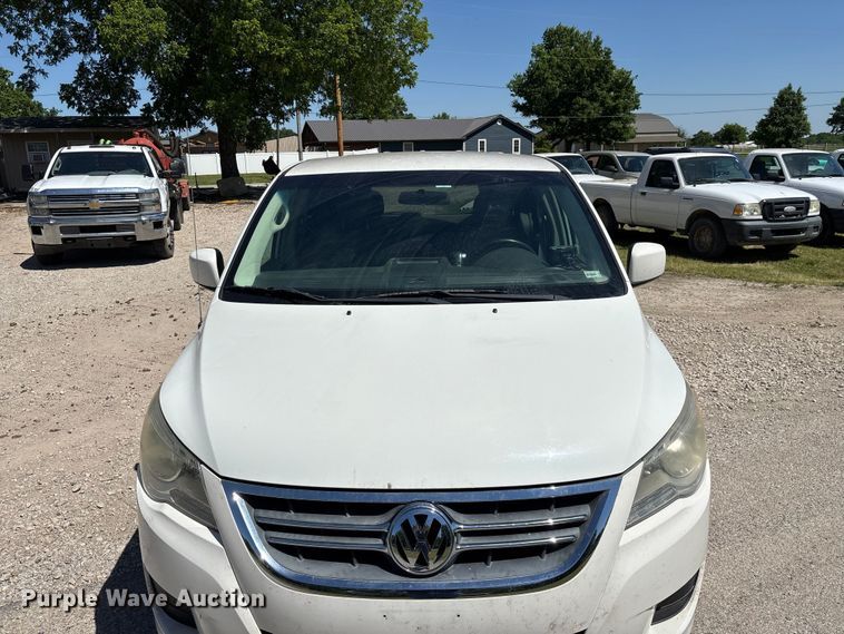 image for item FG0369 2009 Volkswagen Routan van