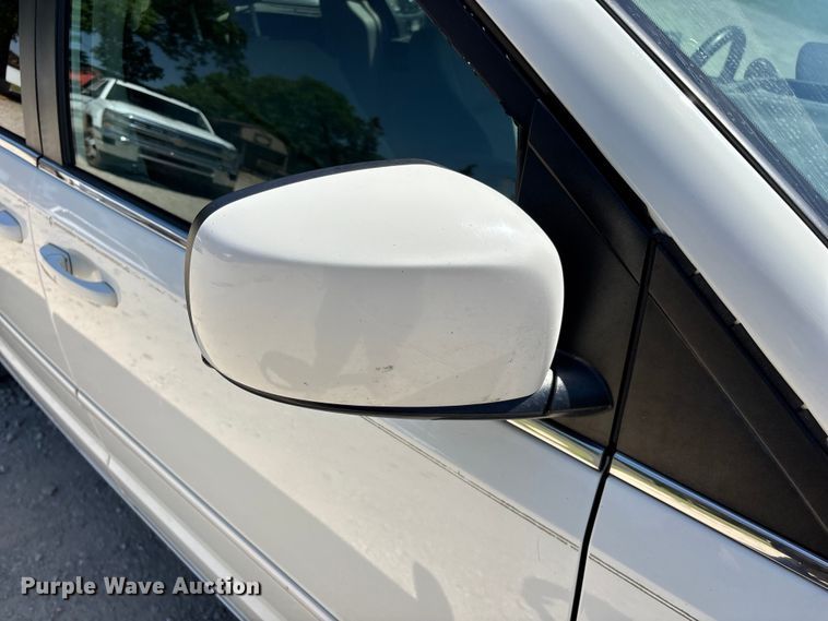 image for item FG0369 2009 Volkswagen Routan van
