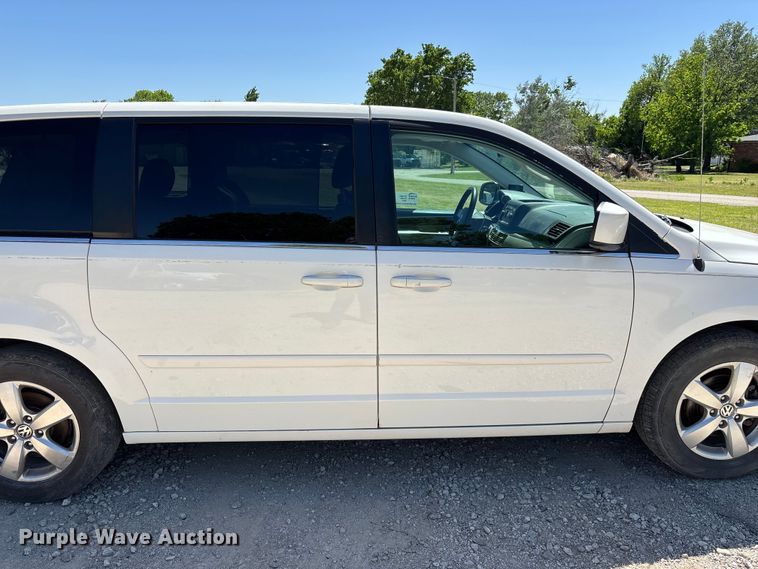 image for item FG0369 2009 Volkswagen Routan van